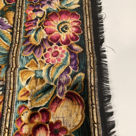 Vintage Silk Twill scarf by Echo. - Picture 2 of 3